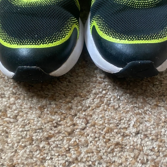 Nike Kids' Grade School Cosmic Runner Shoes, Size 3.5, Black/Volt - Picture 3 of 9